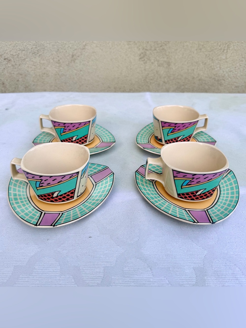 1980s Rosenthal Studio-Linie Dorothy Hafner “Flash” Tea Cup & Saucer (SET OF 4)